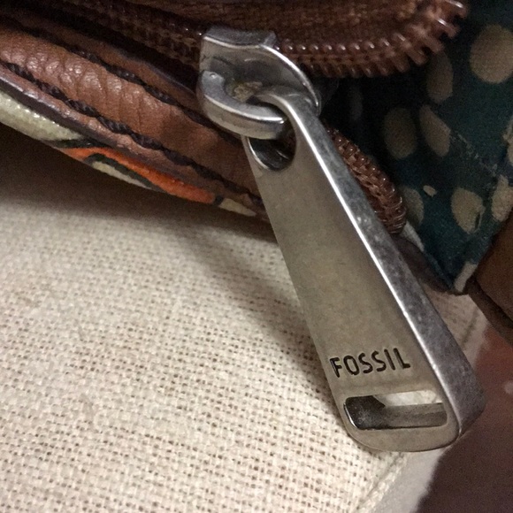 Fossil Convertible crossbody in fun brights - Picture 4 of 7